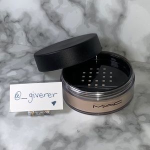 NC15 Select Sheer Loose Powder MAC Cosmetics